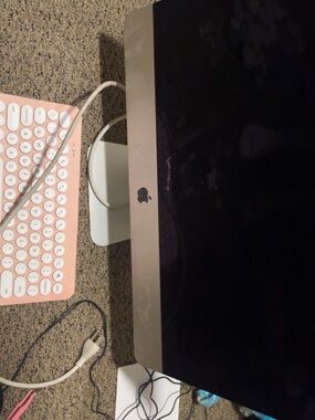 21.5 inch 2017 imac with onn keyboard